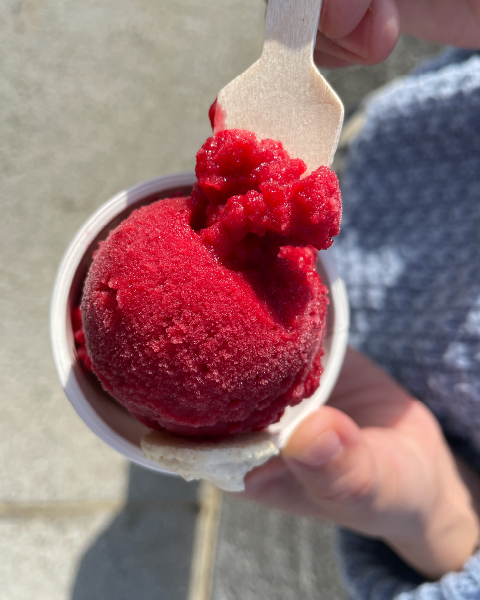 店内でのジェラート